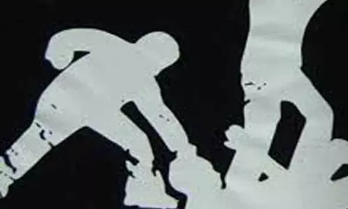 மண் அள்ளியதில் தகராறு; இருதரப்பினர் மோதல்