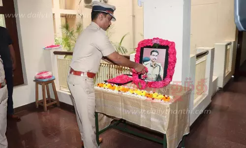 சேலத்தில் போலீஸ் உயர் அதிகாரிகளுடன் கூடுதல் டி.ஜி.பி. திடீர் ஆலோசனை மன அழுத்தத்தை குறைக்க நடவடிக்கை