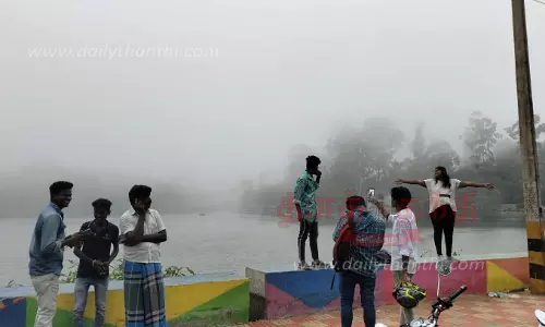 ஏற்காட்டில் தரைக்கு வந்த மேக கூட்டங்கள்சுற்றுலா பயணிகள் செல்பி எடுத்து மகிழ்ச்சி