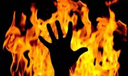 பெருந்துறை அருகே குடிசை தீப்பிடித்து எரிந்தது;  மூதாட்டி உடல் கருகி பலி