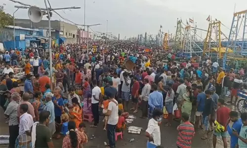 வார விடுமுறை: காசிமேடு மீன் சந்தையில் அலைமோதிய மக்கள் கூட்டம்..!