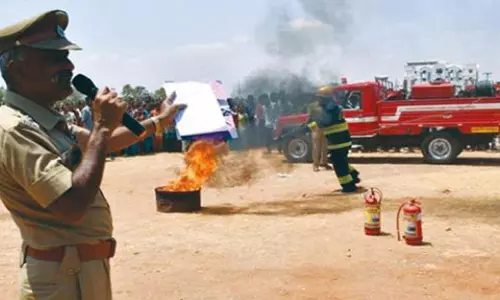 மறைமலைநகர் தீயணைப்பு நிலையம் சார்பில்  தீ விபத்து விழிப்புணர்வு ஒத்திகை நிகழ்ச்சி