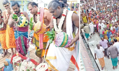 திருப்பூர் திருநீலகண்டபுரம் மாகாளியம்மன் கோவில் கும்பாபிஷேக விழாவில் திரளான பக்தர்கள் சாமிதரிசனம் செய்தனர்.