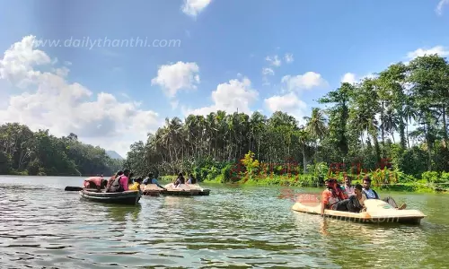 திற்பரப்பு அருவியில் ஆர்ப்பரித்து கொட்டும் தண்ணீர் திற்பரப்பு அருவியில் ஆர்ப்பரித்து கொட்டும் தண்ணீர்