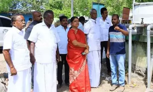 முள்ளக்காட்டில் ரூ.13 லட்சத்தில் மேல்நிலை நீர்த்தேக்க தொட்டி கட்ட இடம் தேர்வு:அமைச்சர் கீதாஜீவன் ஆய்வு