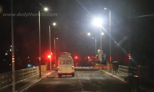 பாம்பன் பாலத்தில் மீண்டும் மின்விளக்குகள் ஒளிர்ந்தன