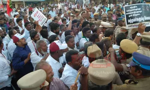 சிறை நிரப்பும் போராட்டத்தில் ஈடுபட்ட பெண்கள் உள்பட 130 பேர் கைது