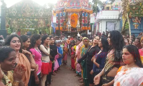 புத்திரகவுண்டம்பாளையம் கூத்தாண்டவர் கோவிலில் படுகள நிகழ்ச்சி