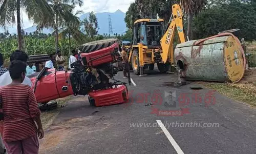 சத்தியமங்கலம் அருகே டிராக்டர் கவிழ்ந்து டிரைவர் சாவு
