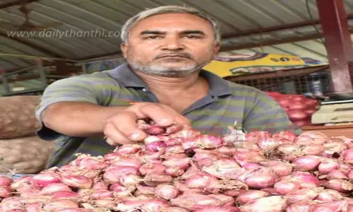 ஒரு கிலோ ரூ.160-க்கு விற்பனை இல்லத்தரசிகளின் கண்களில் கண்ணீரை வரவழைத்த சின்ன வெங்காயம் விலை