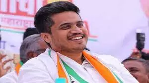 கட்சியை உடைக்க செய்து, நாங்கள் சண்டையிடுவதை பா.ஜனதா தலைவர்கள் ஏ.சி. அறையில் உட்கார்ந்து ரசிக்கிறார்கள் - ரோகித் பவார் எம்.எல்.ஏ. குற்றச்சாட்டு