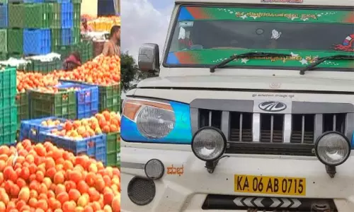பெங்களூருவில் சரக்கு வாகனத்துடன் 2 டன் தக்காளி கடத்தல்