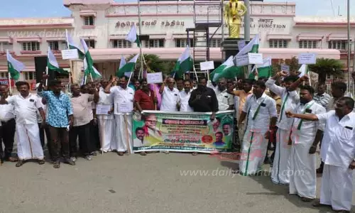 நெல்லையில் வியாபாரிகள் ஆர்ப்பாட்டம்