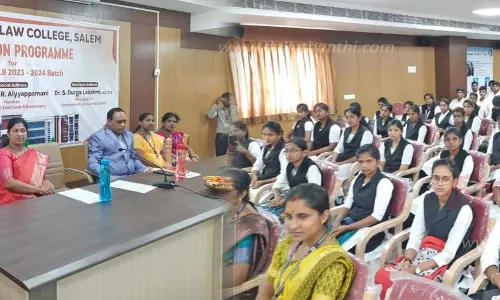 சட்டக்கல்லூரி மாணவர்கள், சமூக முன்னேற்றத்துக்கு துணையாக இருக்க வேண்டும்