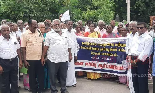 சத்துணவு ஓய்வூதியர்கள் ஆர்ப்பாட்டம்