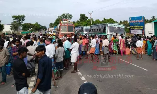 குடிநீர் கேட்டு பொதுமக்கள் சாலை மறியல்