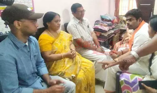 கவர்னரை வில்லன் போல காட்ட தி.மு.க.வினர் முயற்சிக்கிறார்கள்