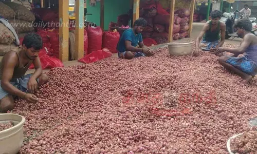 சின்ன வெங்காயம் விலை கடும் உயர்வு