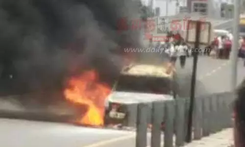 ஓடும் காரில் பயங்கர தீ