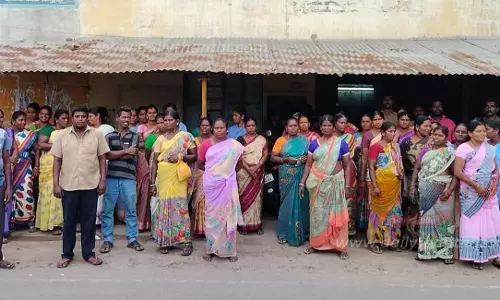 தூய்மை பணியாளர்கள் திடீர் போராட்டம்