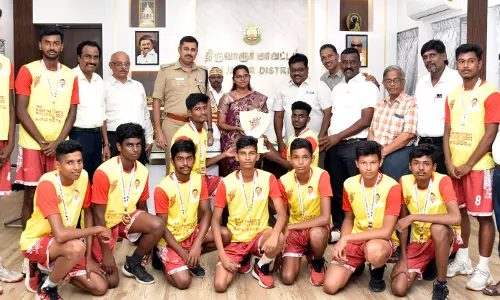 திருவாரூர் மாவட்ட வீரர்களுக்கு கலெக்டர் பாராட்டு திருவாரூர் மாவட்ட வீரர்களுக்கு கலெக்டர் பாராட்டு