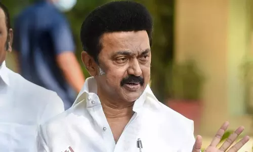 கருணாநிதி நினைவிடத்தில்  நடைபெற்று வரும்  கட்டுமான பணிகளை முதல்-அமைச்சர் மு.க.ஸ்டாலின் ஆய்வு