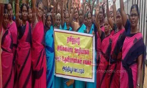 மாவட்டத்தில் பல்வேறு இடங்களில் அங்கன்வாடி பணியாளர்கள் ஆர்ப்பாட்டம்