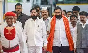 தகுதி நீக்க வழக்கு நோட்டீசுக்கு பதில் அளிக்க கூடுதல் கால அவகாசம் கேட்கும் சிவசேனா எம்.எல்.ஏ.க்கள் தகுதி நீக்க வழக்கு நோட்டீசுக்கு பதில் அளிக்க கூடுதல் கால அவகாசம் கேட்கும் சிவசேனா எம்.எல்.ஏ.க்கள்