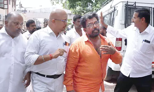 மதபோதகர் குறித்து அவதூறு வீடியோ: சினிமா சண்டை பயிற்சியாளர் கனல் கண்ணன் கைது மதபோதகர் குறித்து அவதூறு வீடியோ: சினிமா சண்டை பயிற்சியாளர் கனல் கண்ணன் கைது