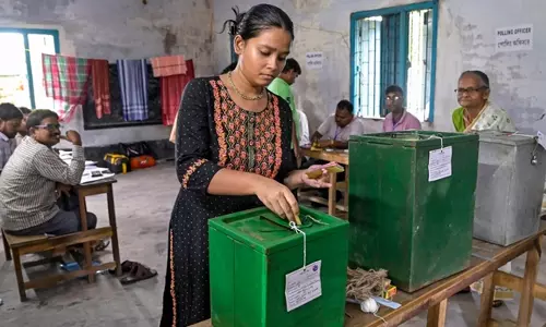 மேற்கு வங்காள பஞ்சாயத்து தேர்தல்; பலத்த பாதுகாப்புடன் இன்று காலை வாக்கு எண்ணிக்கை தொடக்கம்