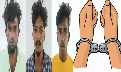 தூத்துக்குடியில் கிரேன் ஆபரேட்டரை அரிவாளால் வெட்டிய 3 பேர் கைது