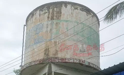 ஆபத்தான நிலையில் மேல்நிலை நீர்த்தேக்க தொட்டி ஆபத்தான நிலையில் மேல்நிலை நீர்த்தேக்க தொட்டி