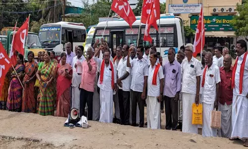 தூத்துக்குடியில் இந்திய கம்யூனிஸ்டு கட்சியினர் ஆர்ப்பாட்டம்