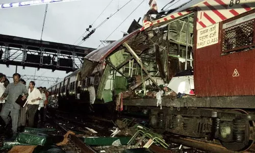 209 பேர் கொல்லப்பட்ட மும்பை ரெயில் தொடர் குண்டுவெடிப்பு தினம்: நாட்டில் பயங்கரவாத தாக்குதல் குறைய காரணமான பிரதமர் மோடிக்கு நன்றி - 209 பேர் கொல்லப்பட்ட மும்பை ரெயில் தொடர் குண்டுவெடிப்பு தினம்: நாட்டில் பயங்கரவாத தாக்குதல் குறைய காரணமான பிரதமர் மோடிக்கு நன்றி -