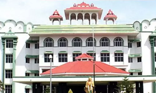 அரசு மருத்துவமனைகளில் மருந்துச் சீட்டு வழங்கக் கோரி வழக்கு - சுகாதாரத் துறை செயலாளர் பதிலளிக்க ஐகோர்ட் மதுரை கிளை உத்தரவு