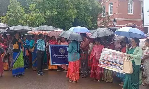 சத்துணவு ஊழியர்கள் ஆர்ப்பாட்டம்