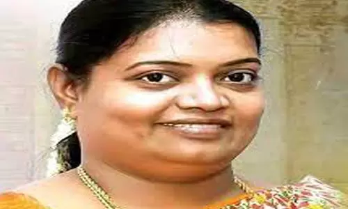 தூத்துக்குடி 3-ம் கேட்ரெயில்வே மேம்பாலம் அருகே இணைப்புசாலை அமைக்க நடவடிக்கை: அமைச்சர் கீதாஜீவன் தூத்துக்குடி 3-ம் கேட்ரெயில்வே மேம்பாலம் அருகே இணைப்புசாலை அமைக்க நடவடிக்கை: அமைச்சர் கீதாஜீவன்