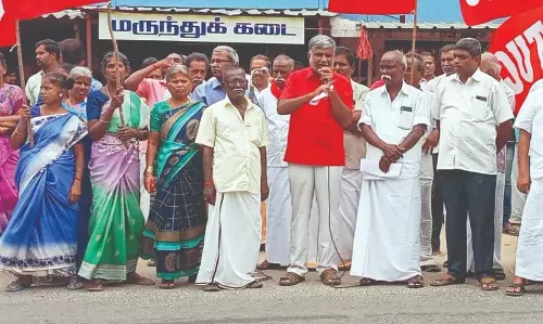 கைத்தறி நெசவாளர்கள் ஆர்ப்பாட்டம்