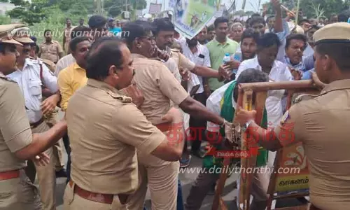 ஊர்வலமாக சென்ற விவசாயிகளை போலீசார் தடுத்ததால் தள்ளுமுள்ளு-வாக்குவாதம்