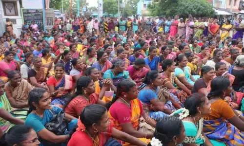 சத்துணவு ஊழியர்கள் ஆர்ப்பாட்டம்