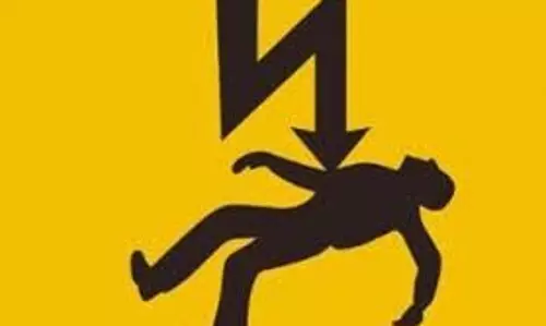 சத்தியமங்கலத்தில் மின்சாரம் தாக்கி விவசாயி சாவு- தோட்டத்துக்கு தண்ணீர் பாய்ச்ச ெசன்றபோது பரிதாபம் சத்தியமங்கலத்தில் மின்சாரம் தாக்கி விவசாயி சாவு- தோட்டத்துக்கு தண்ணீர் பாய்ச்ச ெசன்றபோது பரிதாபம்