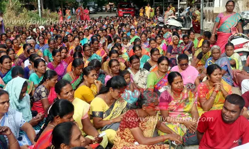 சத்துணவு ஊழியர்கள் தர்ணா