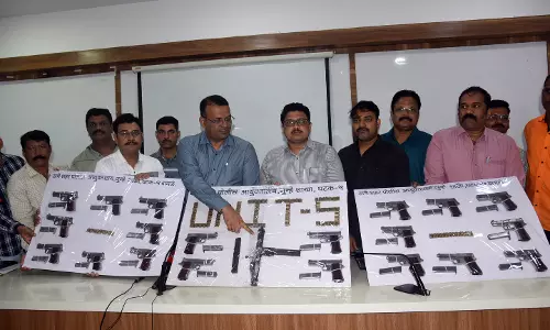 துலேயில் 21 நாட்டு துப்பாக்கிகள் பறிமுதல் - வாலிபர் அதிரடி கைது