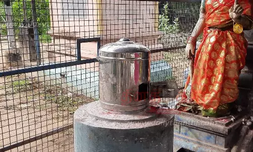 கோவில் உண்டியலை உடைத்து பணம் திருட்டு கோவில் உண்டியலை உடைத்து பணம் திருட்டு