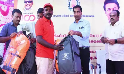 தூத்துக்குடி தாலுகாவிலுள்ள 479 கிராமங்களுக்கு பேரிடர் உதவி உபகரணங்கள் வழங்கப்படும்:கலெக்டர் தூத்துக்குடி தாலுகாவிலுள்ள 479 கிராமங்களுக்கு பேரிடர் உதவி உபகரணங்கள் வழங்கப்படும்:கலெக்டர்