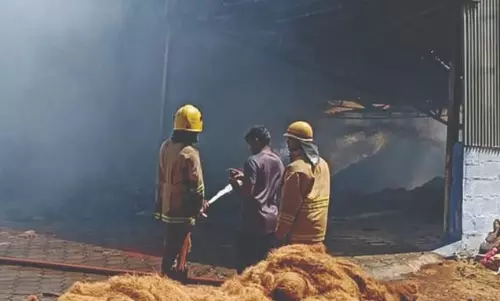 தென்னை நார் தொழிற்சாலையில் பயங்கர தீ விபத்து