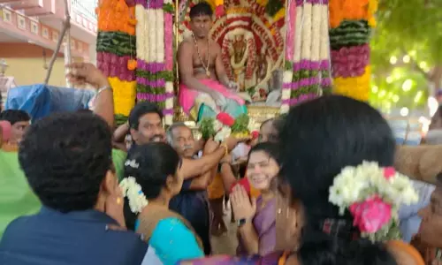 குரங்கனி முத்துமாலை அம்மன் கோவில் கொடைவிழாவில் சுவாமி வீதி உலா குரங்கனி முத்துமாலை அம்மன் கோவில் கொடைவிழாவில் சுவாமி வீதி உலா