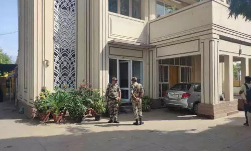 அமைச்சர் செந்தில் பாலாஜி நண்பர் வீடு உள்பட 4 இடங்களில் வருமான வரித்துறையினர் சோதனை