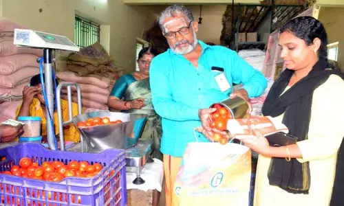 கோவையில் 20 ரேஷன் கடைகளில்ரூ.60-க்கு தக்காளி விற்பனை