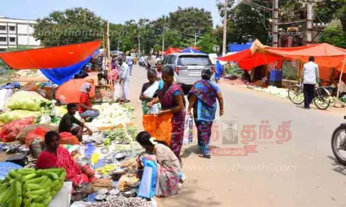 அம்மா பூங்கா அருகில் வாரச்சந்தை இடமாற்றம்